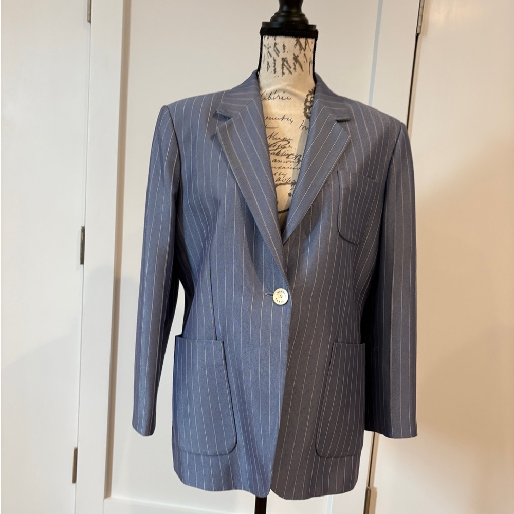 Sandro women’s cool blazer size 42, which is like a 12